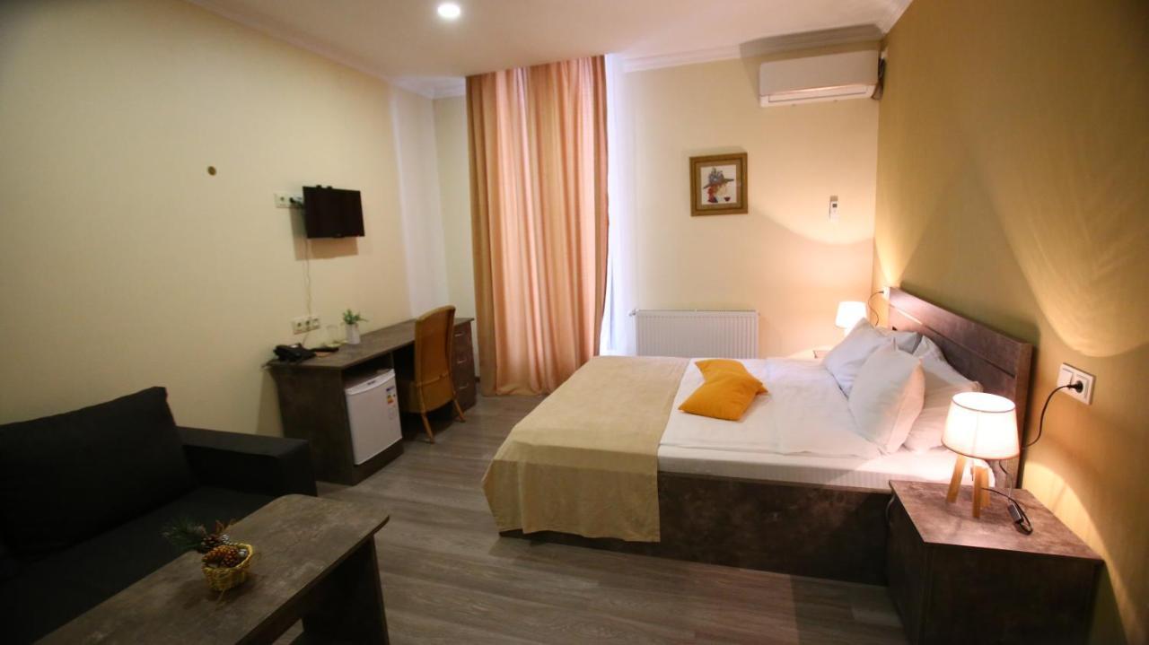 Hotel Nabadi Тбилиси Екстериор снимка